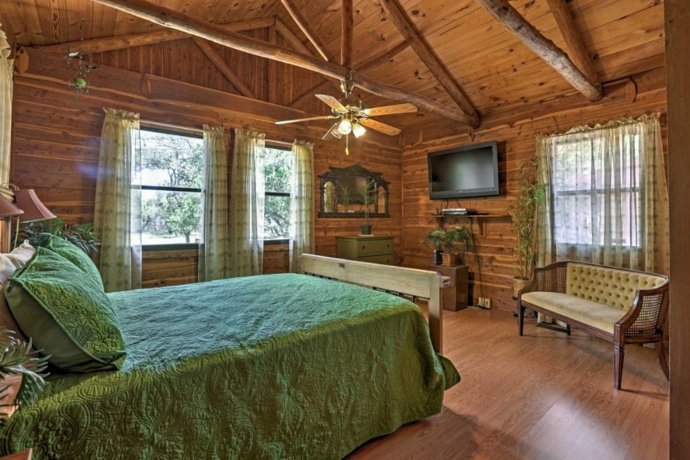 2 Canyon Lake Cabins - 3BR Total - on 2.7 Acres! Image 13