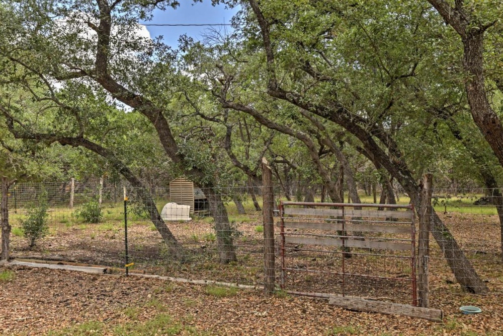 2 Canyon Lake Cabins - 3BR Total - on 2.7 Acres! Image 19