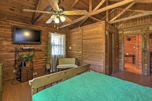 2 Canyon Lake Cabins - 3BR Total - on 2.7 Acres! image 20