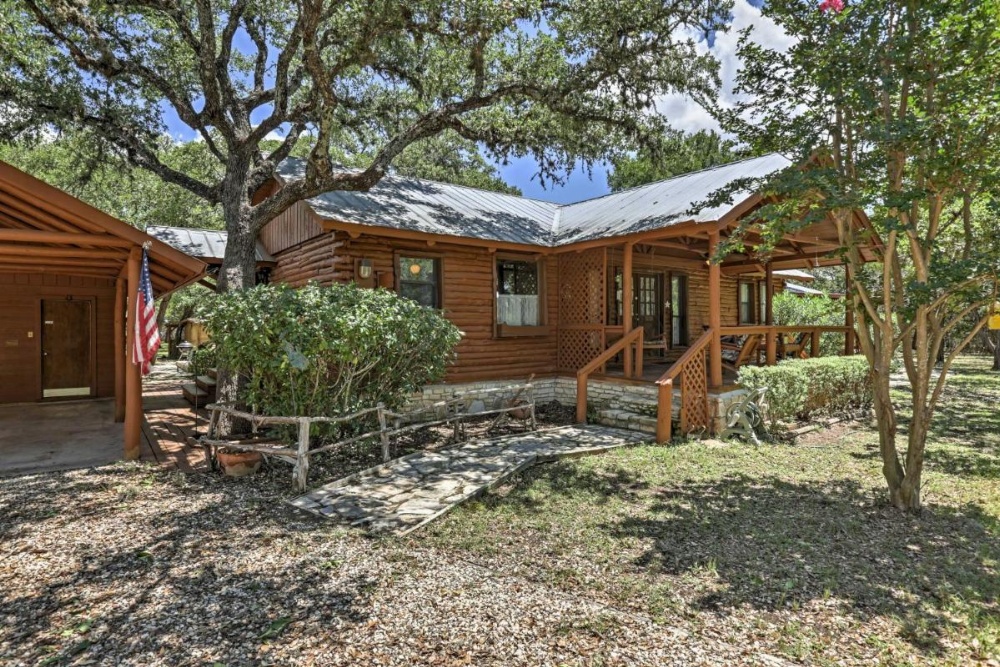 2 Canyon Lake Cabins - 3BR Total - on 2.7 Acres!